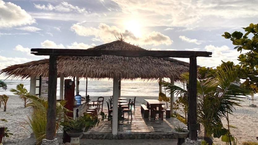 Club Monet Beachfront Resort By Cocotel Cabangan Exterior photo