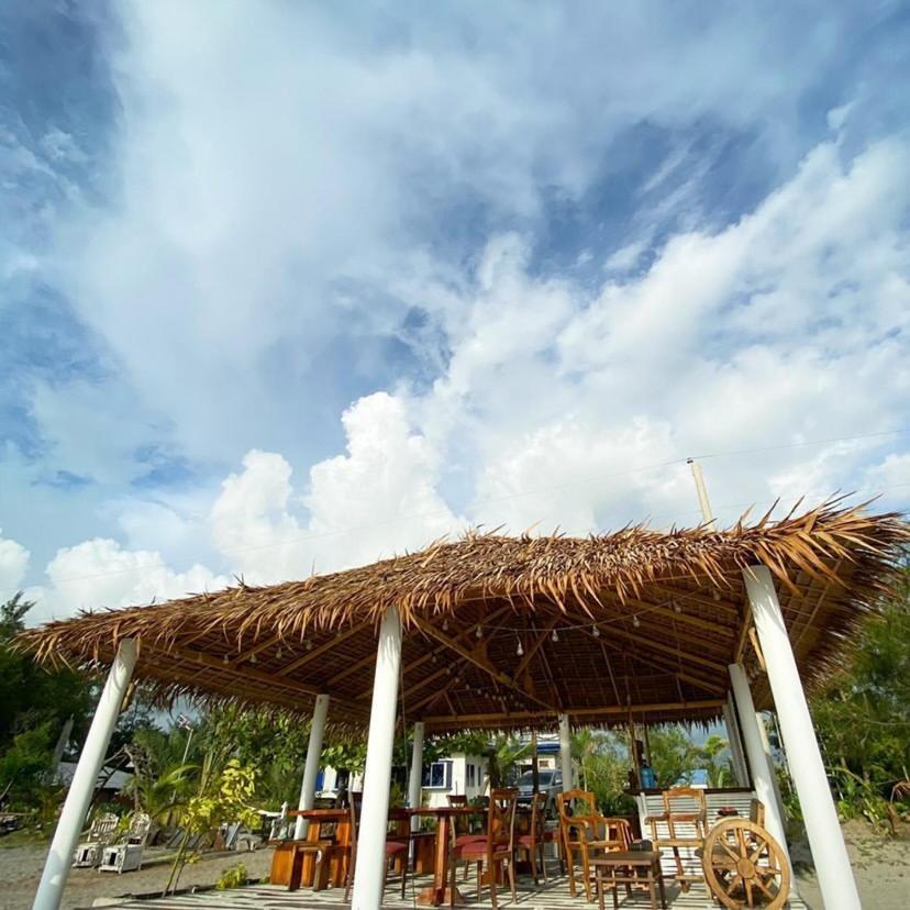 Club Monet Beachfront Resort By Cocotel Cabangan Exterior photo