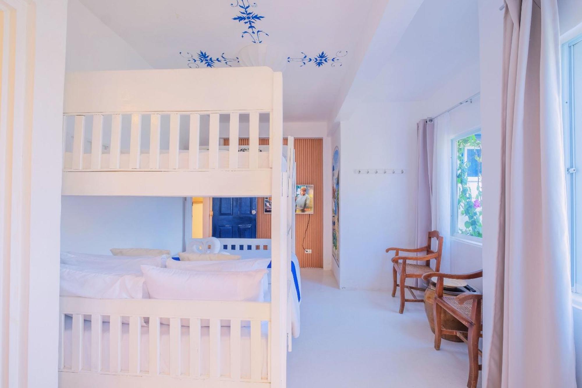 Club Monet Beachfront Resort By Cocotel Cabangan Room photo