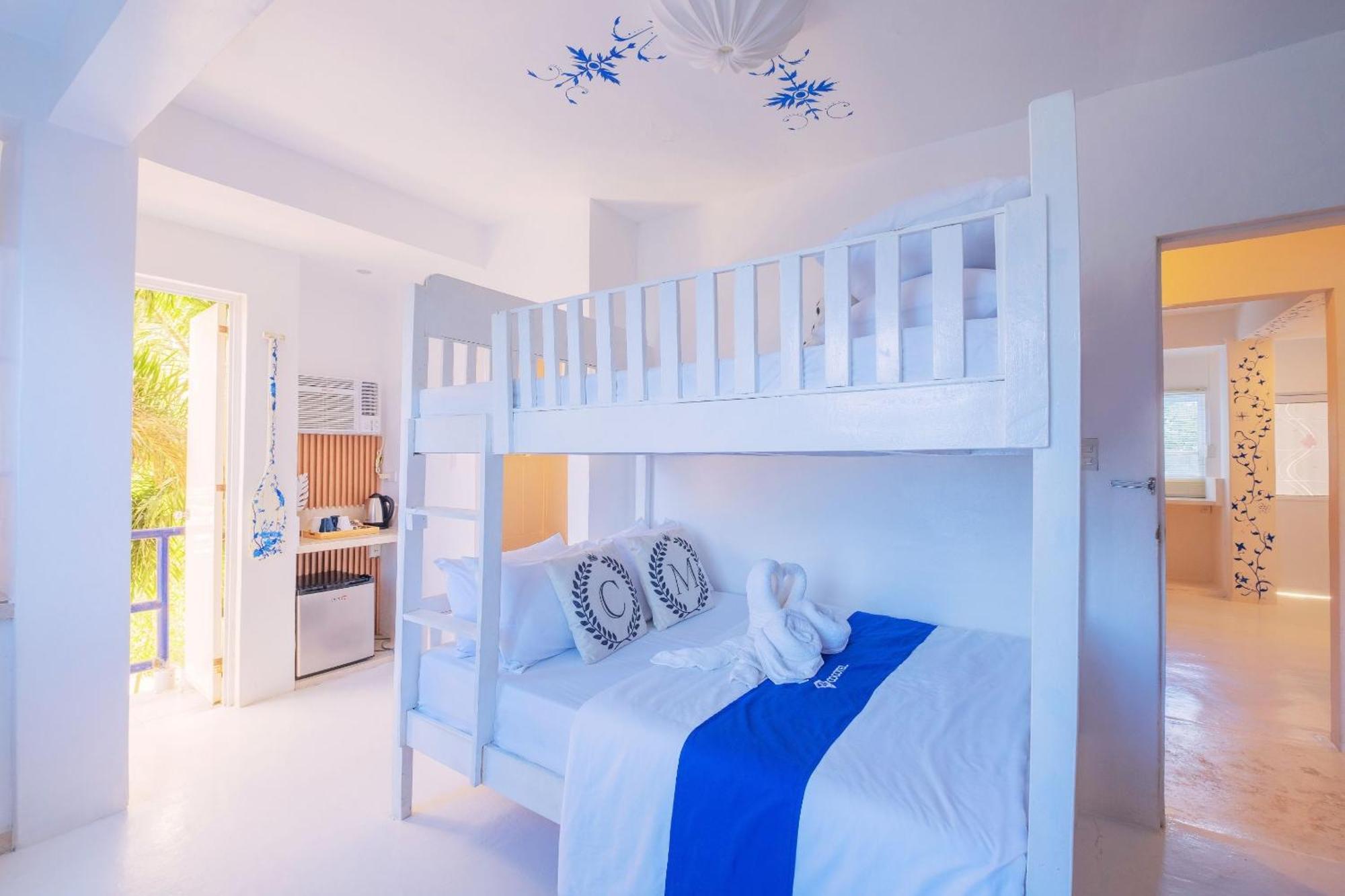 Club Monet Beachfront Resort By Cocotel Cabangan Room photo