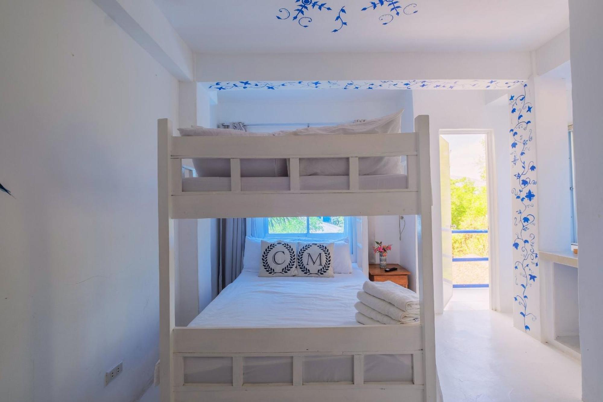 Club Monet Beachfront Resort By Cocotel Cabangan Room photo