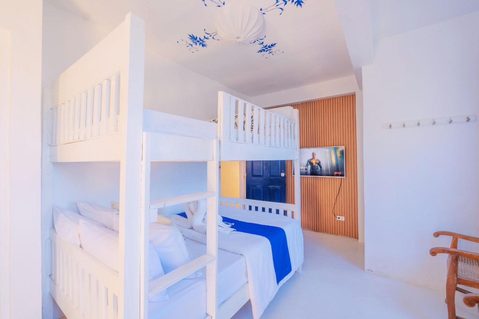 Club Monet Beachfront Resort By Cocotel Cabangan Room photo