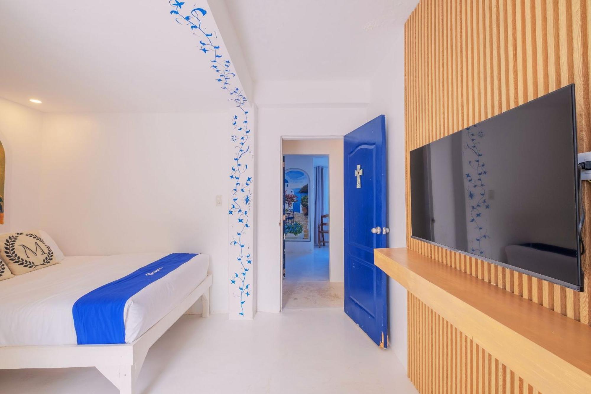 Club Monet Beachfront Resort By Cocotel Cabangan Room photo