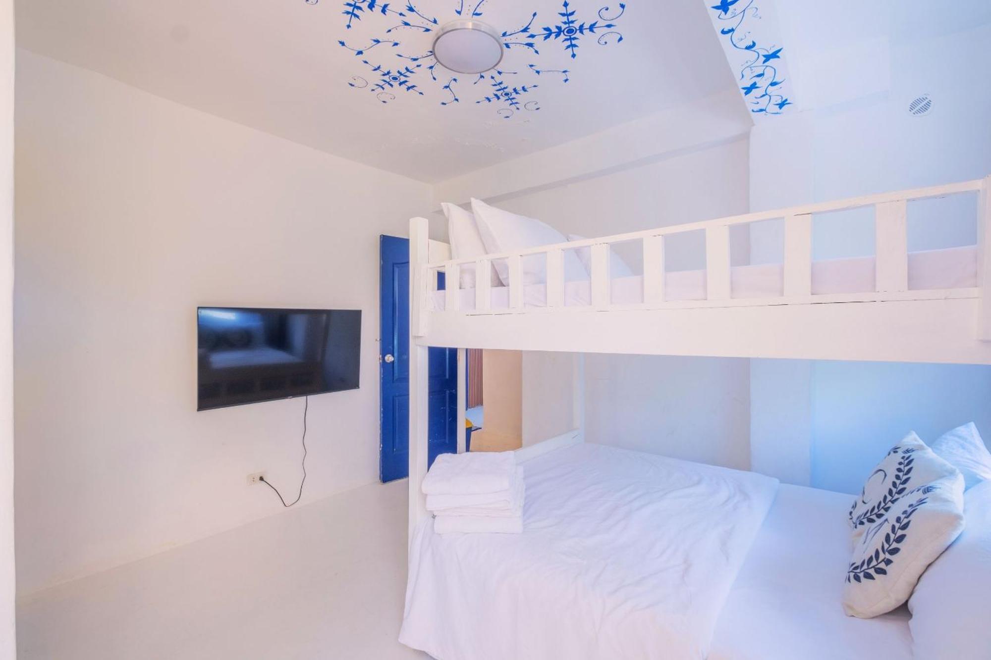 Club Monet Beachfront Resort By Cocotel Cabangan Room photo