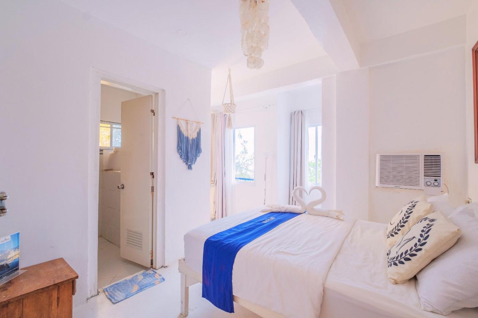 Club Monet Beachfront Resort By Cocotel Cabangan Room photo