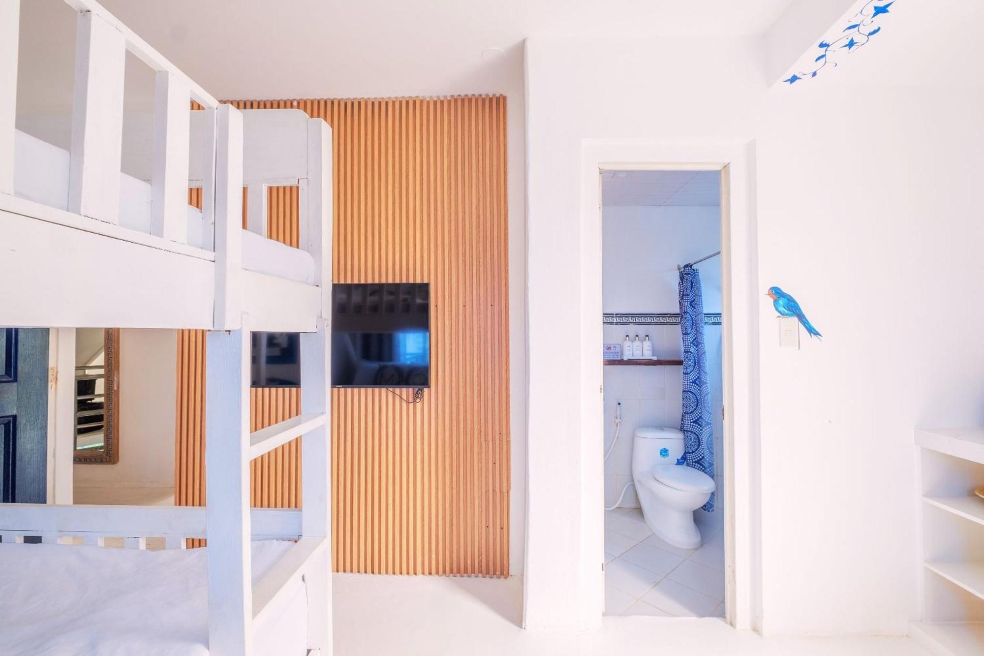Club Monet Beachfront Resort By Cocotel Cabangan Room photo